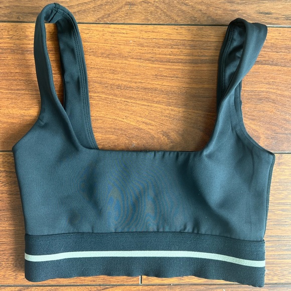 Shop tan lines • small sports bra - Picture 1 of 2